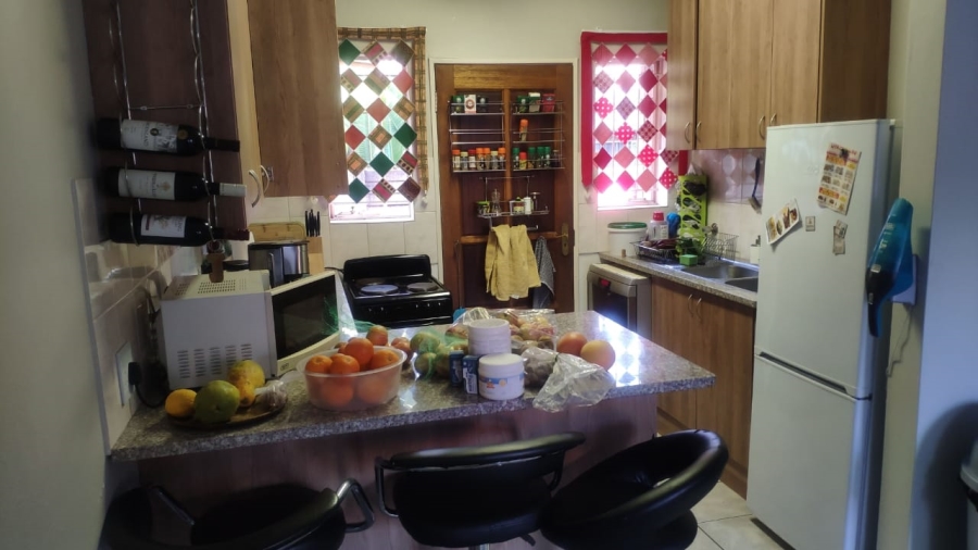 To Let 2 Bedroom Property for Rent in Die Hoewes Gauteng