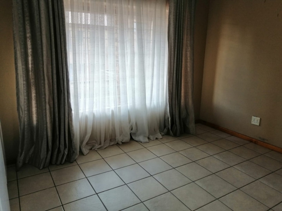 To Let 2 Bedroom Property for Rent in Meredale Gauteng