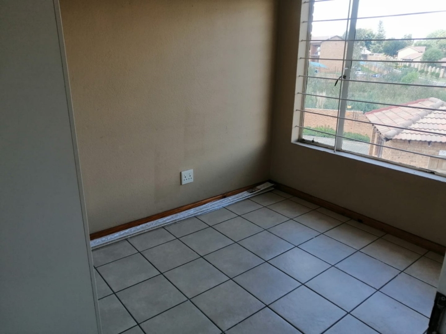 To Let 2 Bedroom Property for Rent in Meredale Gauteng