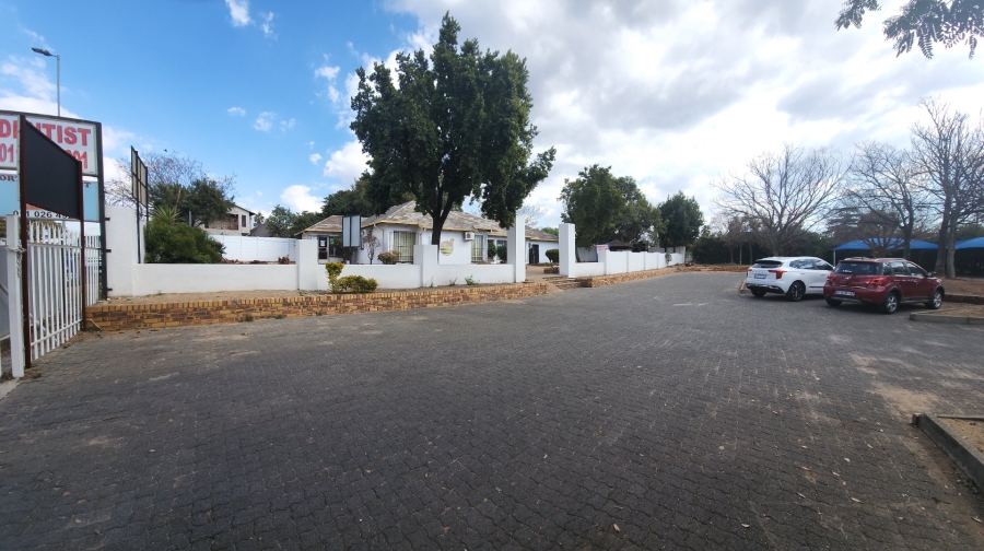 4 Bedroom Property for Sale in Noordwyk Gauteng