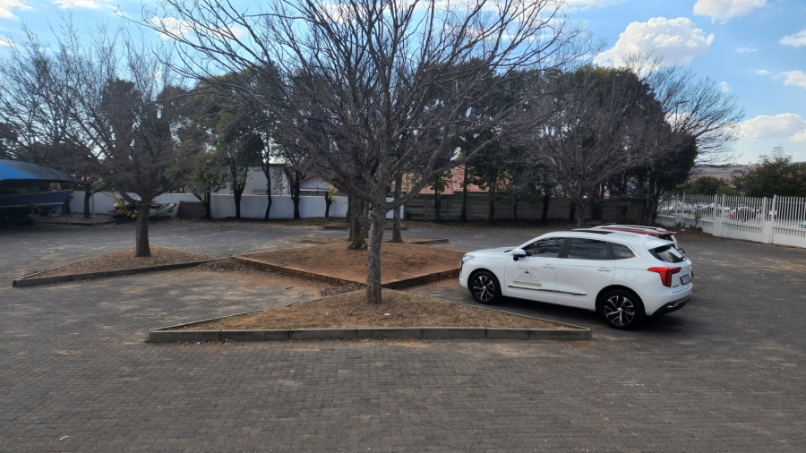 4 Bedroom Property for Sale in Noordwyk Gauteng