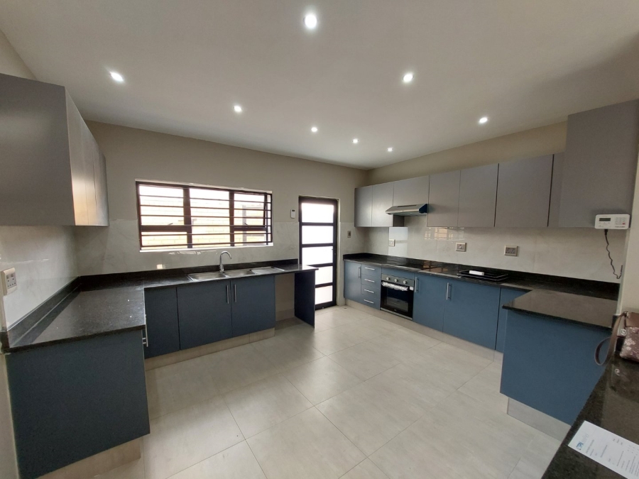 To Let 2 Bedroom Property for Rent in Robertsham Gauteng