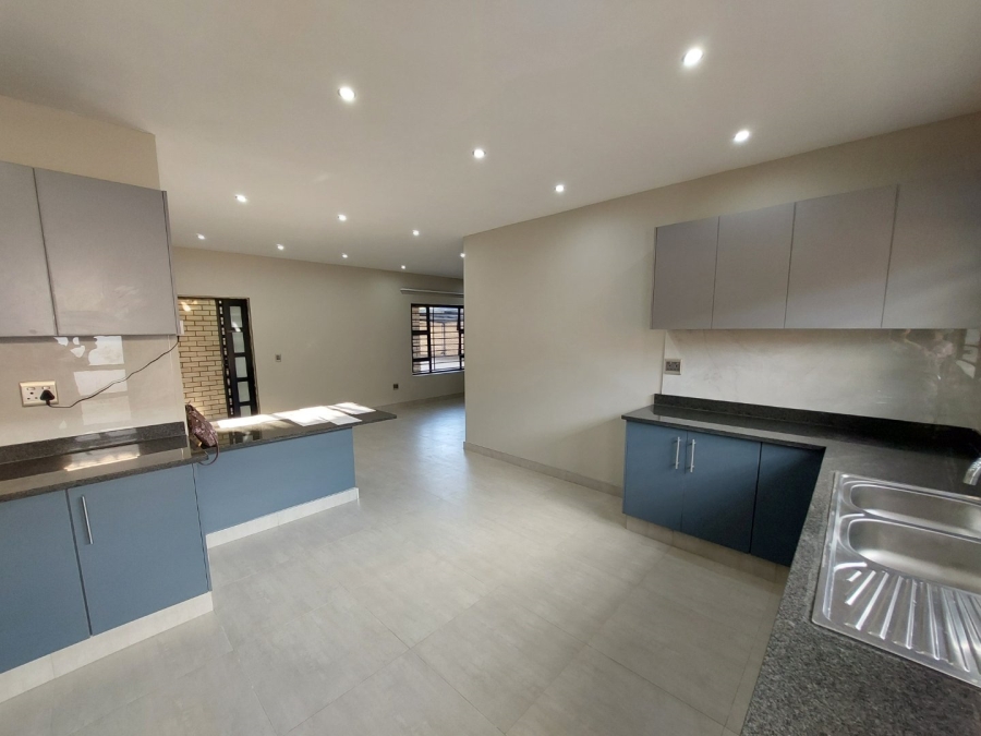 To Let 2 Bedroom Property for Rent in Robertsham Gauteng