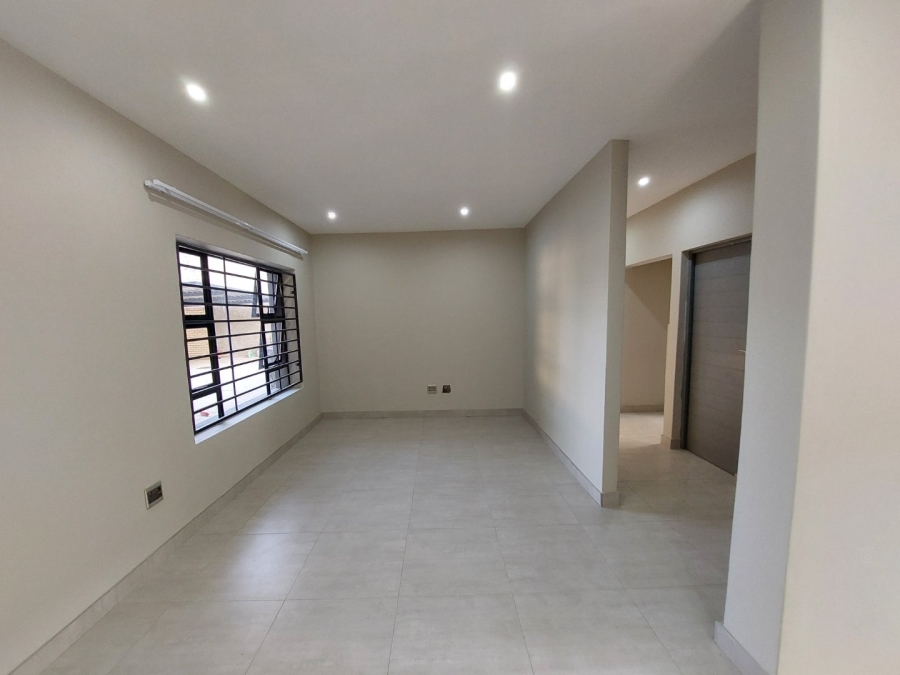 To Let 2 Bedroom Property for Rent in Robertsham Gauteng