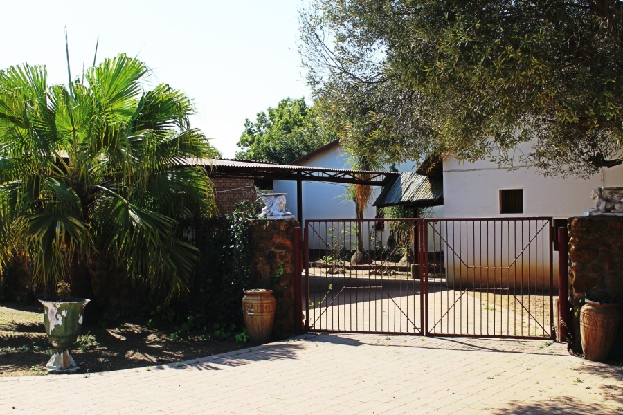 5 Bedroom Property for Sale in Rooiwal A H Gauteng