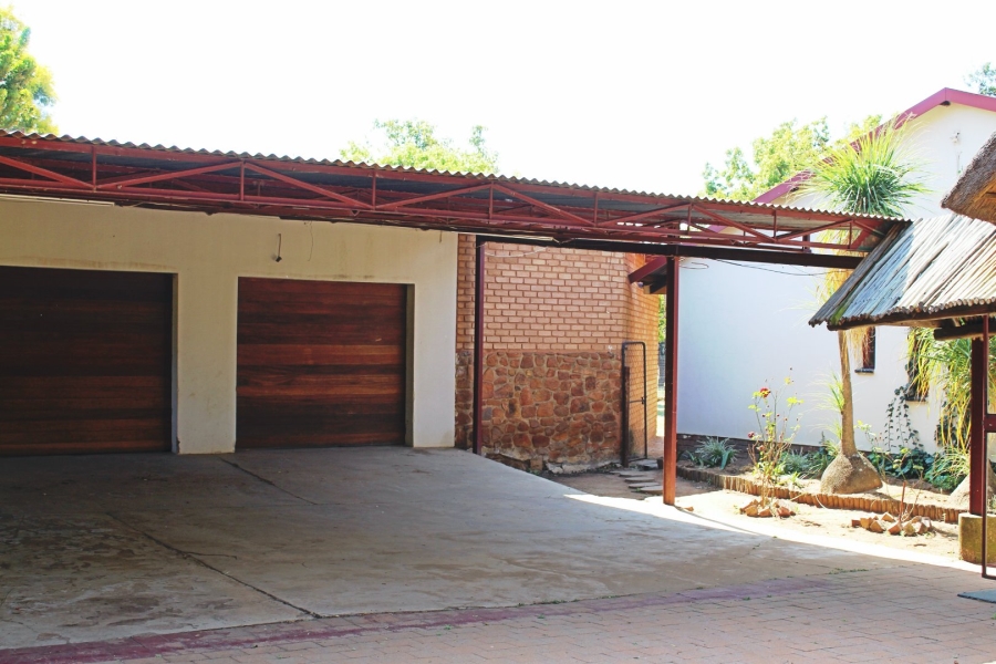 5 Bedroom Property for Sale in Rooiwal A H Gauteng