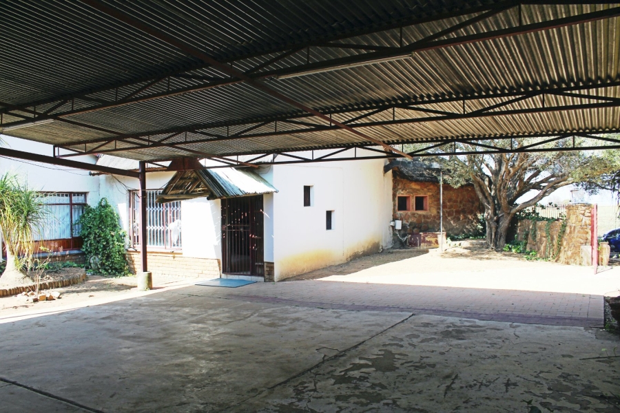 5 Bedroom Property for Sale in Rooiwal A H Gauteng