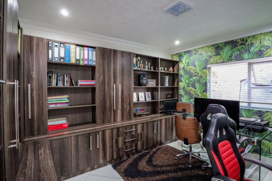 4 Bedroom Property for Sale in Bassonia Gauteng