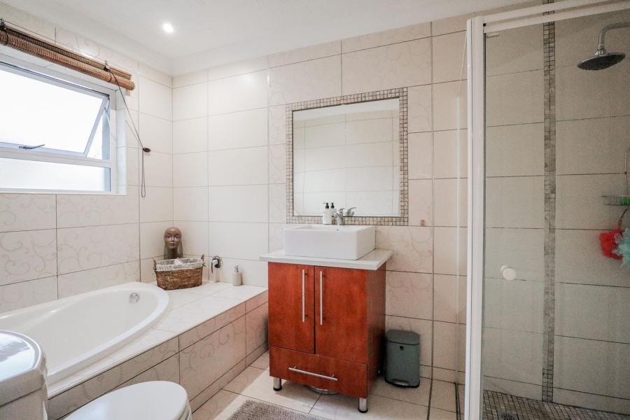 4 Bedroom Property for Sale in Bassonia Gauteng