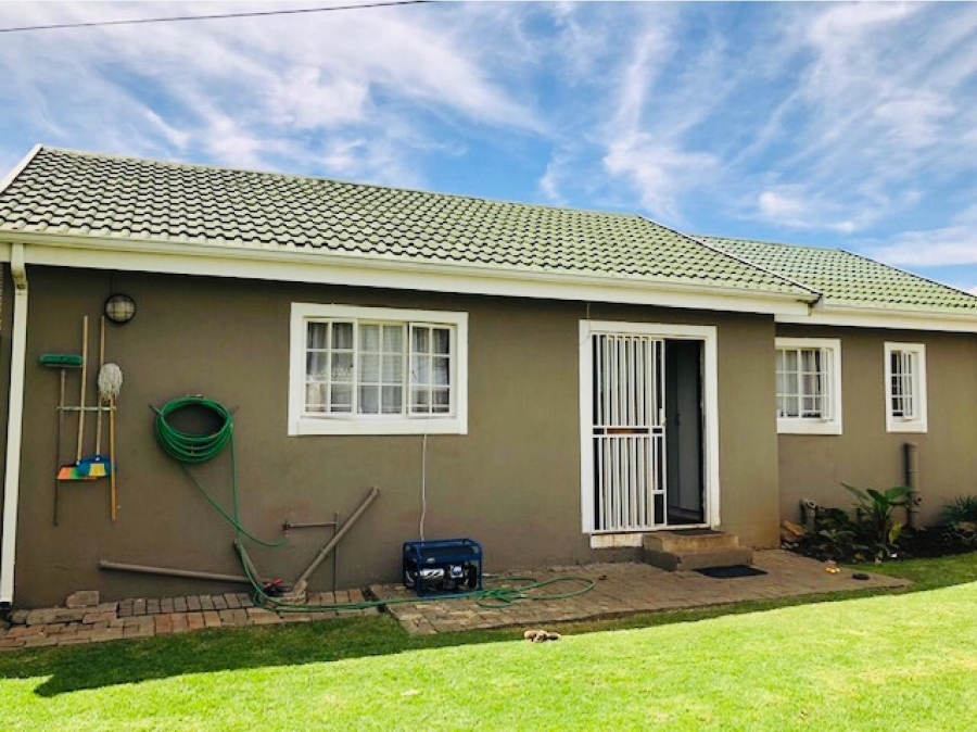 To Let 3 Bedroom Property for Rent in Verwoerdpark Gauteng