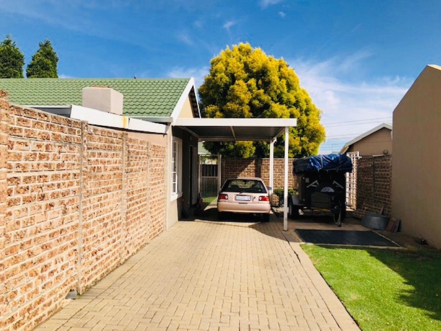 To Let 3 Bedroom Property for Rent in Verwoerdpark Gauteng