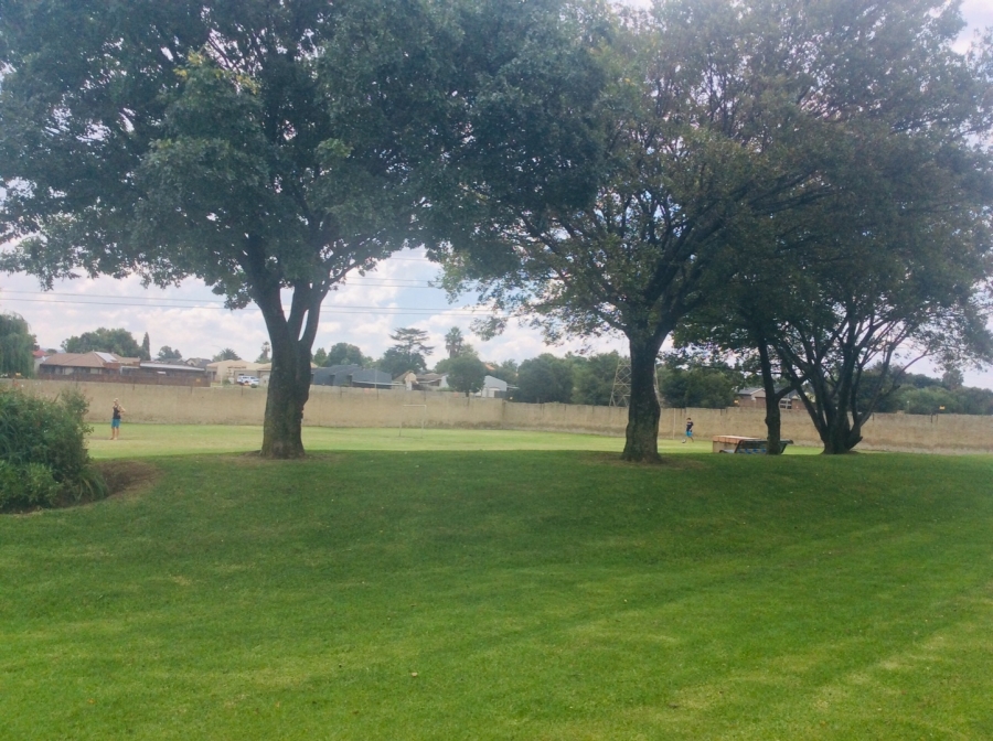 To Let 3 Bedroom Property for Rent in Verwoerdpark Gauteng