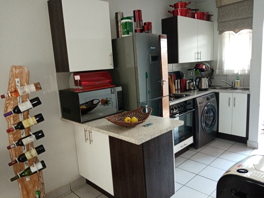 2 Bedroom Property for Sale in Rooihuiskraal North Gauteng