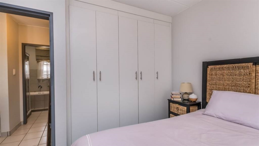 2 Bedroom Property for Sale in Rooihuiskraal North Gauteng