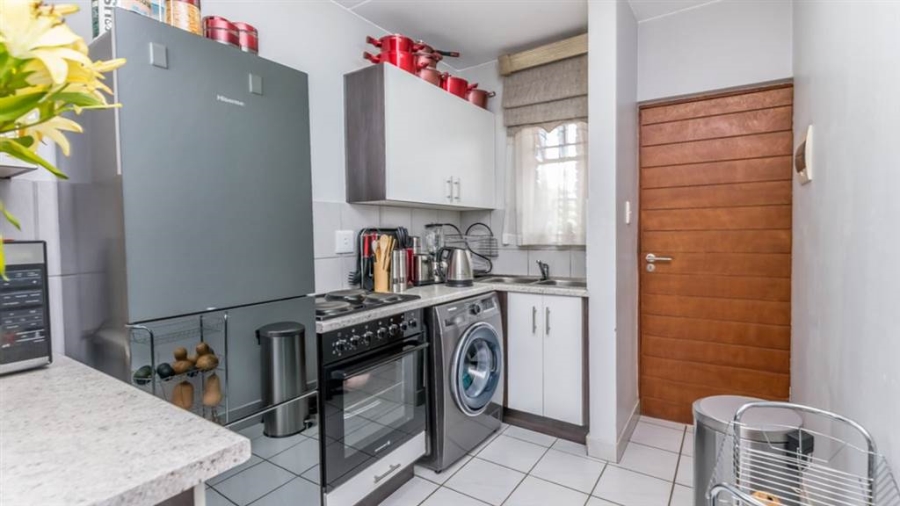 2 Bedroom Property for Sale in Rooihuiskraal North Gauteng