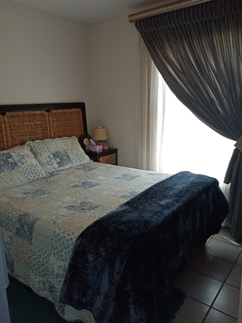 2 Bedroom Property for Sale in Rooihuiskraal North Gauteng