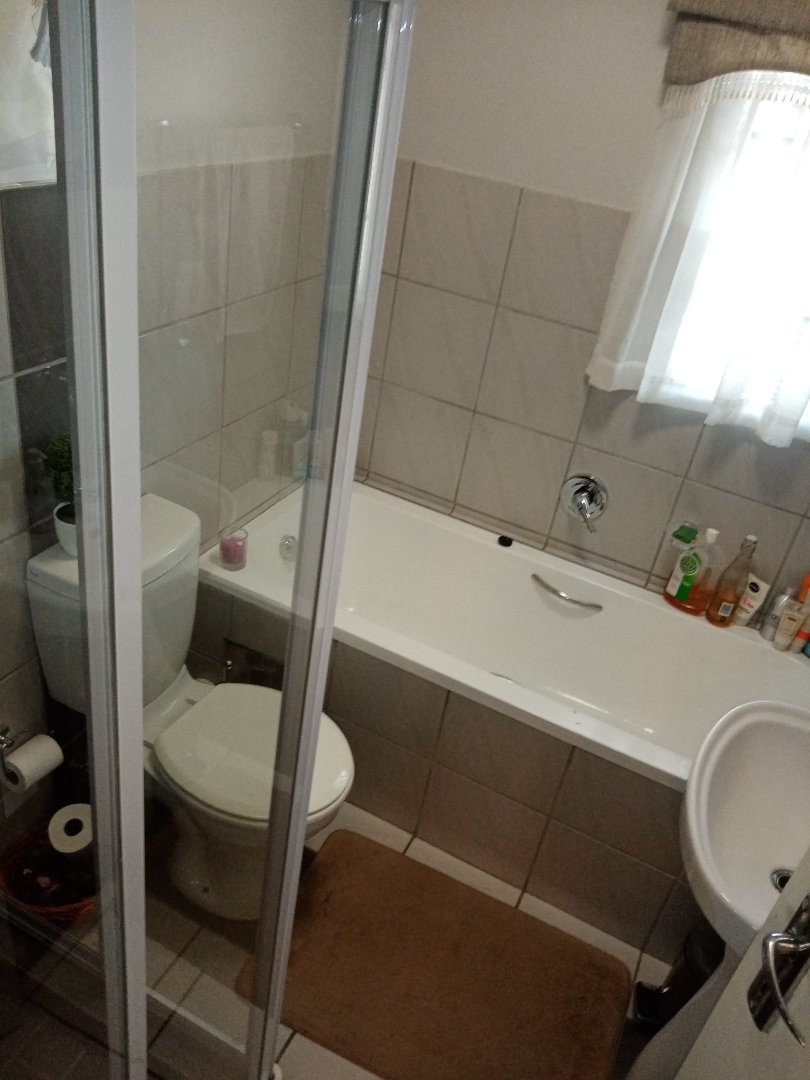 2 Bedroom Property for Sale in Rooihuiskraal North Gauteng