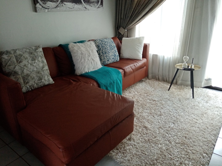 2 Bedroom Property for Sale in Rooihuiskraal North Gauteng