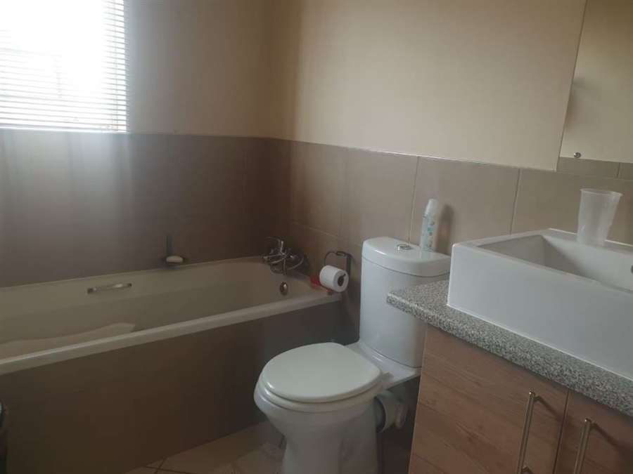 2 Bedroom Property for Sale in Monavoni Gauteng