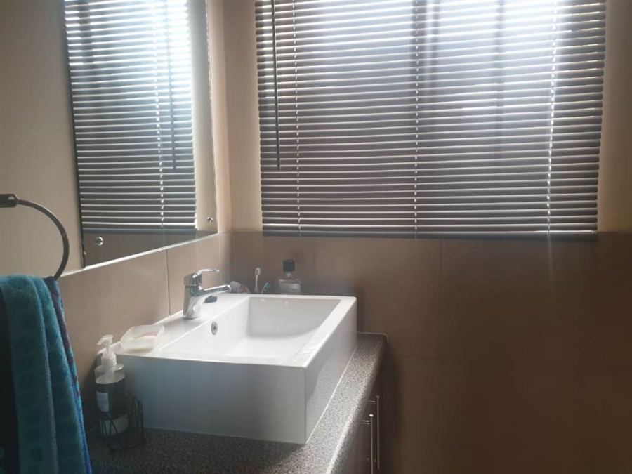 2 Bedroom Property for Sale in Monavoni Gauteng