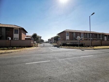 2 Bedroom Property for Sale in Monavoni Gauteng