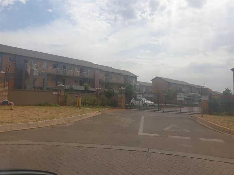 2 Bedroom Property for Sale in Monavoni Gauteng