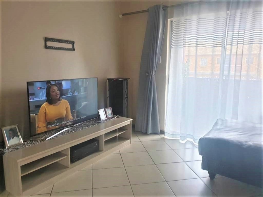 2 Bedroom Property for Sale in Monavoni Gauteng