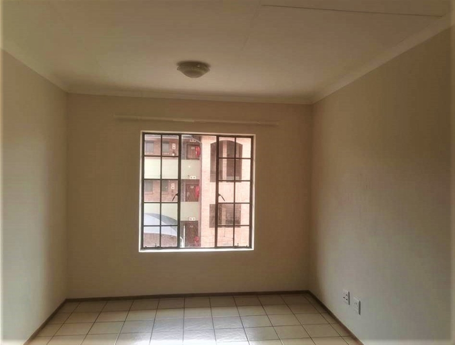 2 Bedroom Property for Sale in Rooihuiskraal North Gauteng