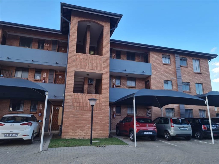 2 Bedroom Property for Sale in Rooihuiskraal North Gauteng