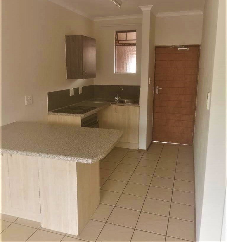 2 Bedroom Property for Sale in Rooihuiskraal North Gauteng