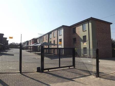 2 Bedroom Property for Sale in Rooihuiskraal North Gauteng