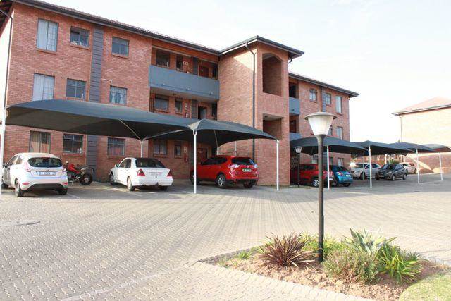 2 Bedroom Property for Sale in Rooihuiskraal North Gauteng