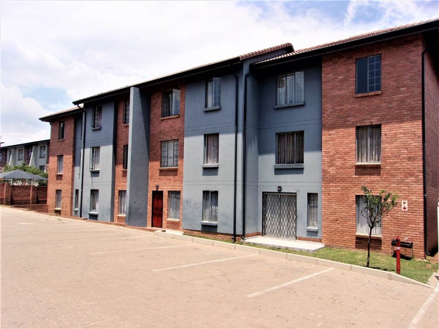 2 Bedroom Property for Sale in Rooihuiskraal North Gauteng