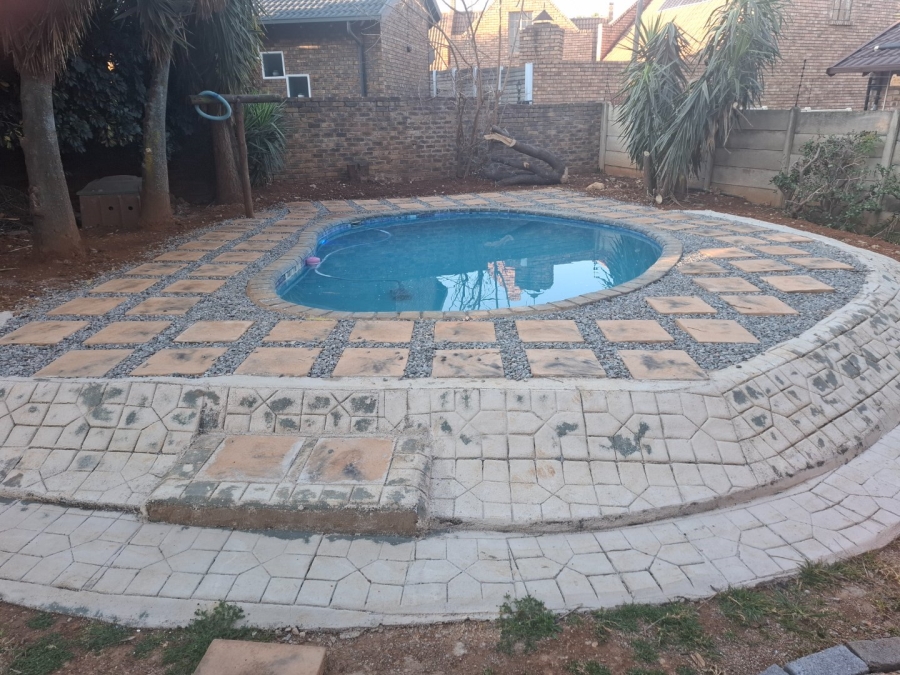 3 Bedroom Property for Sale in Glen Marais Gauteng
