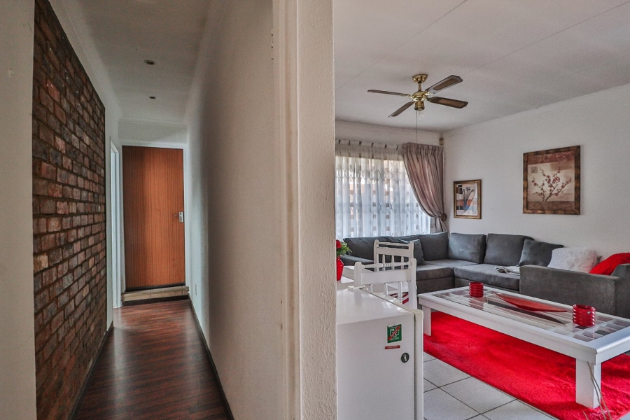 3 Bedroom Property for Sale in Glen Marais Gauteng