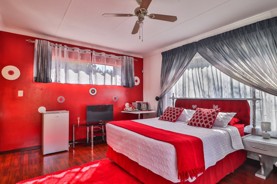 3 Bedroom Property for Sale in Glen Marais Gauteng