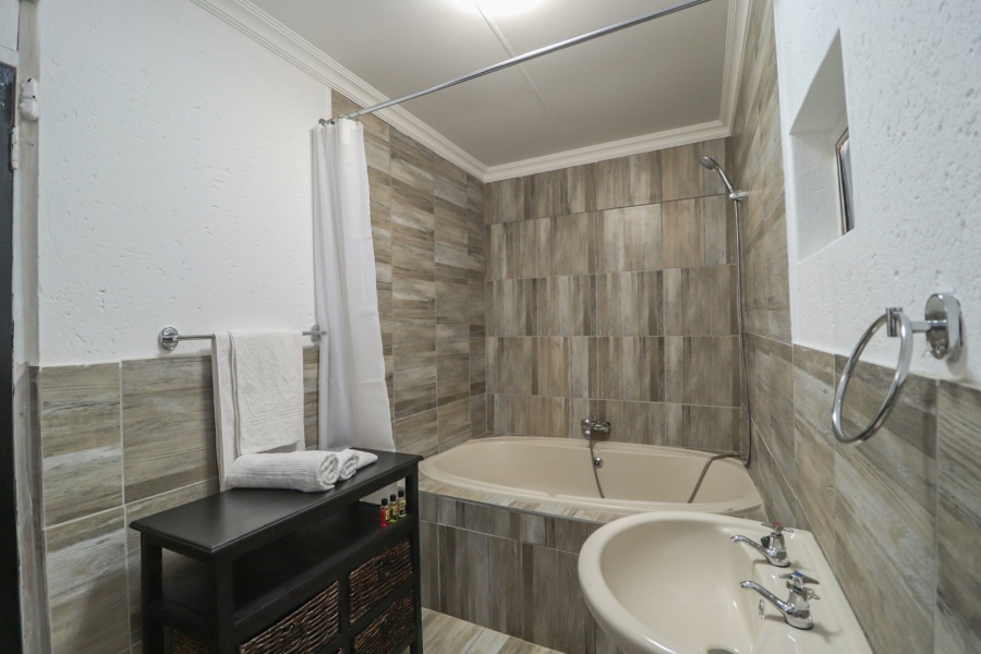 3 Bedroom Property for Sale in Glen Marais Gauteng