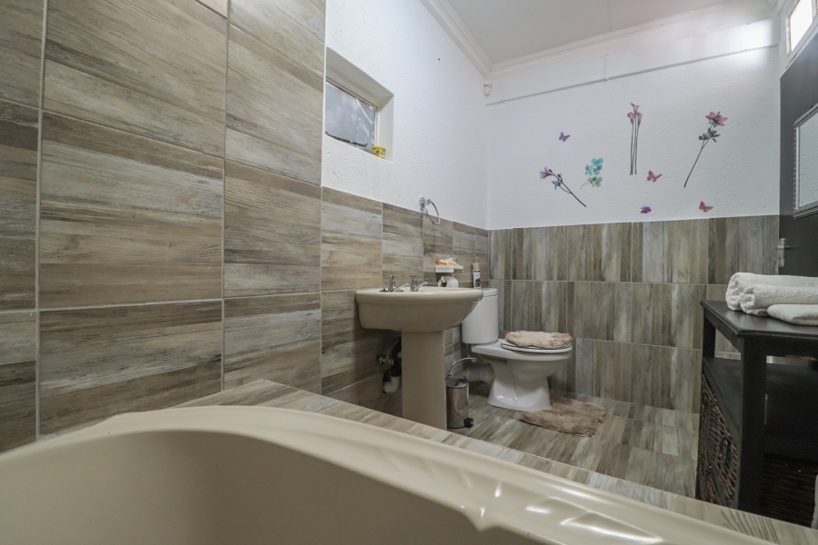 3 Bedroom Property for Sale in Glen Marais Gauteng