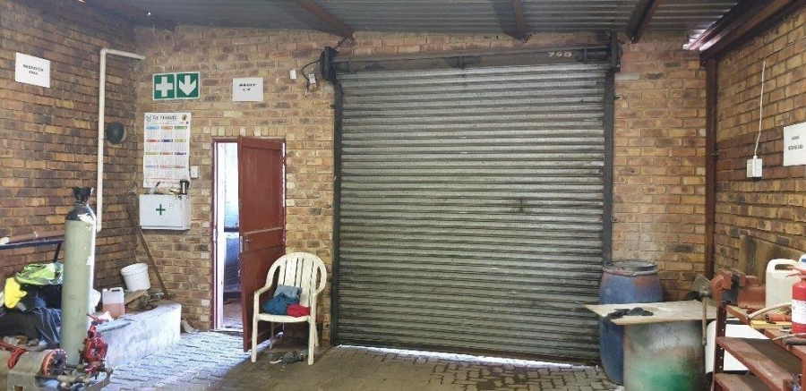  Bedroom Property for Sale in Alrode South Gauteng