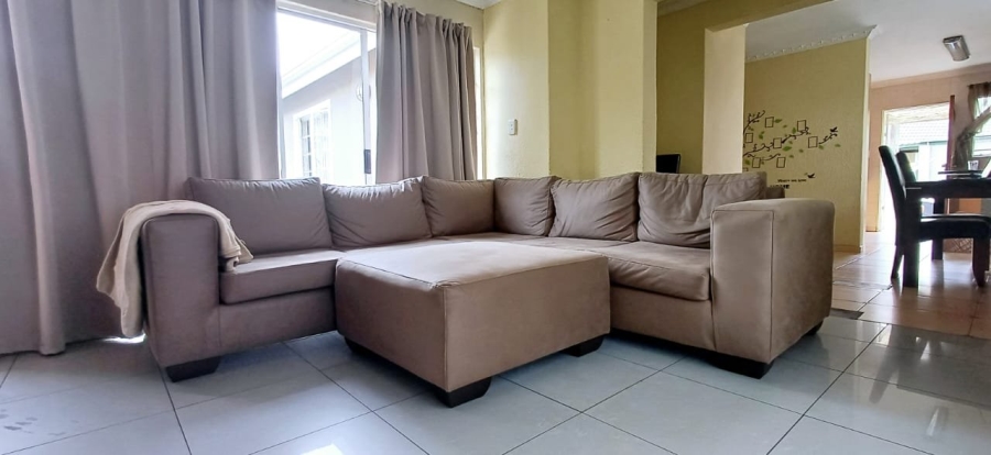 To Let 3 Bedroom Property for Rent in Verwoerdpark Gauteng