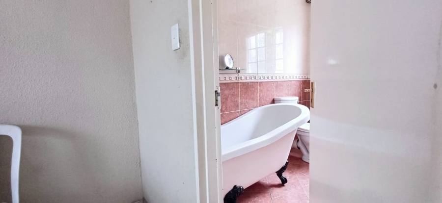 To Let 3 Bedroom Property for Rent in Verwoerdpark Gauteng