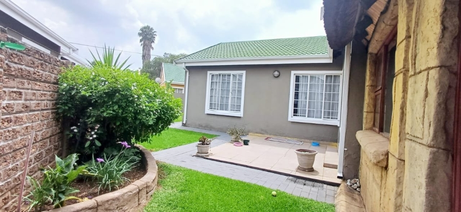 To Let 3 Bedroom Property for Rent in Verwoerdpark Gauteng