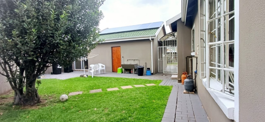 To Let 3 Bedroom Property for Rent in Verwoerdpark Gauteng