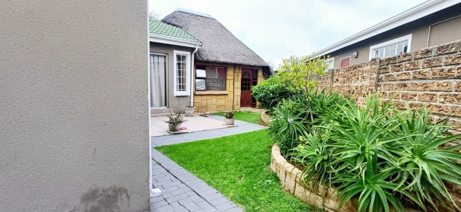 To Let 3 Bedroom Property for Rent in Verwoerdpark Gauteng