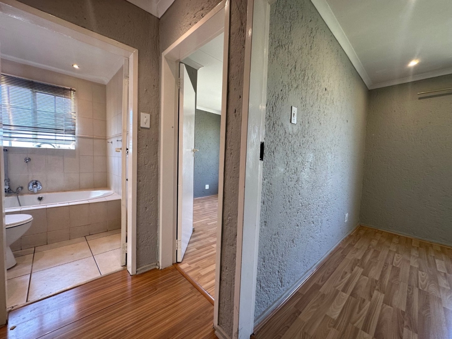 To Let 3 Bedroom Property for Rent in Bassonia Gauteng