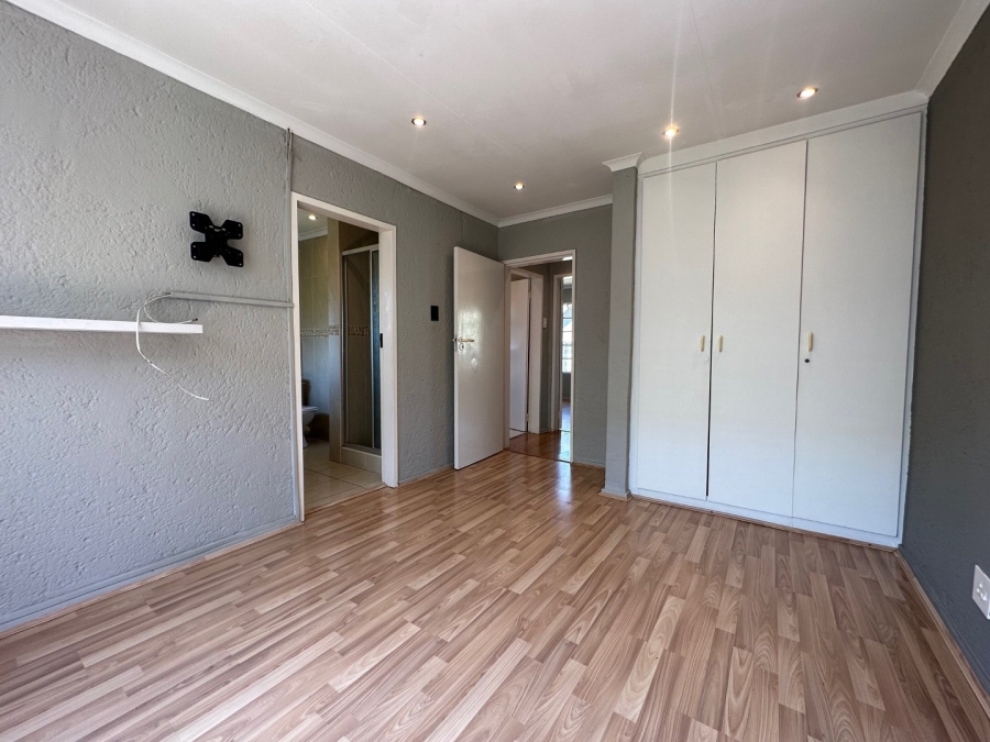 To Let 3 Bedroom Property for Rent in Bassonia Gauteng