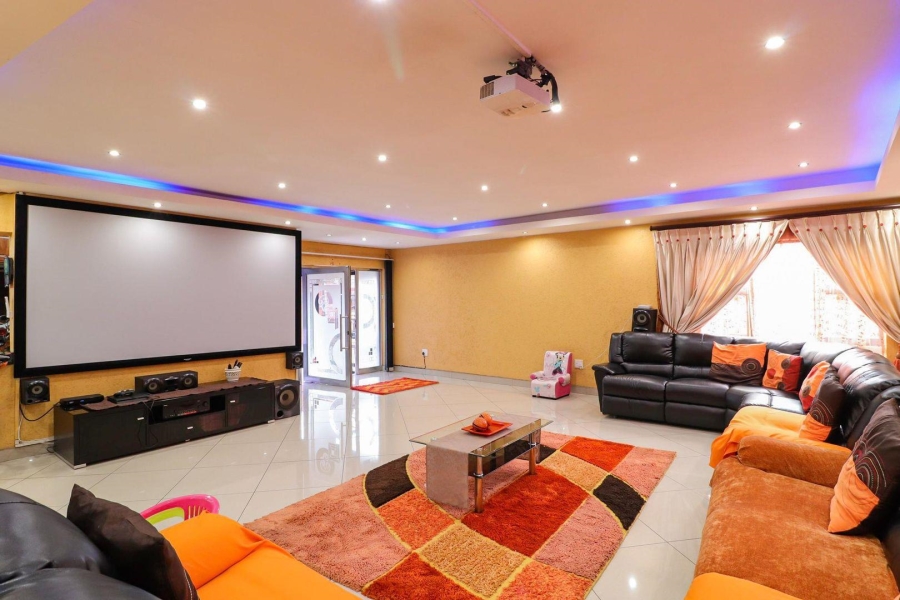 4 Bedroom Property for Sale in Zakariyya Park Gauteng