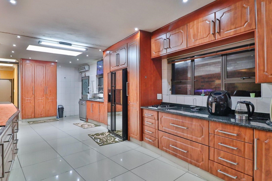 4 Bedroom Property for Sale in Zakariyya Park Gauteng