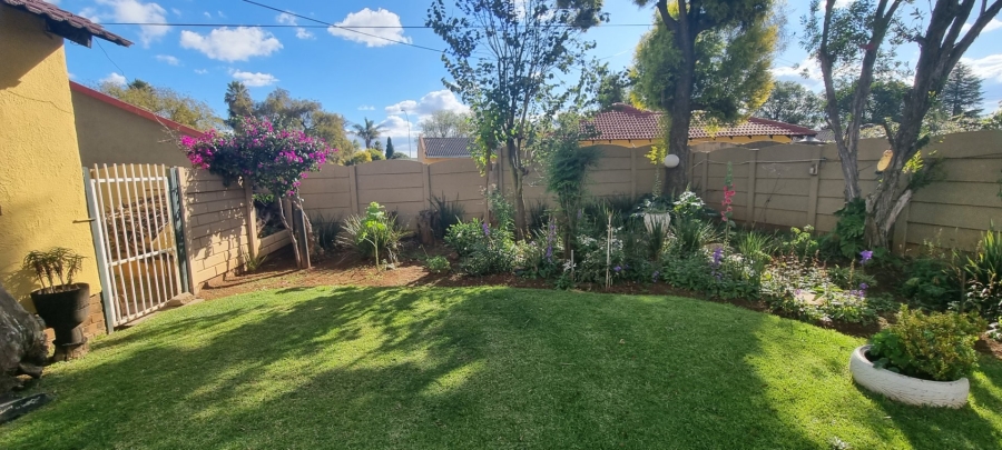 To Let 3 Bedroom Property for Rent in Crystal Park Gauteng