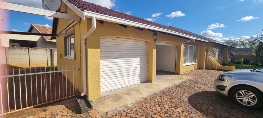 To Let 3 Bedroom Property for Rent in Crystal Park Gauteng